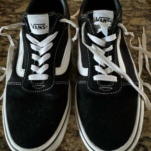 Women’s black vans